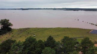 Foto de propriedade rural com área coberta por rio.