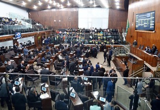 Foto de sessão na Assembleia Legislativa do RS.