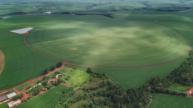 Foto aérea de área agrícola.