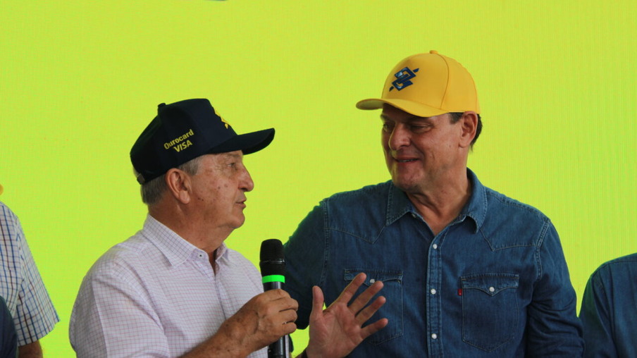 Dilvo Grolli e o ministro da Agricultura, Carlos Fávaro