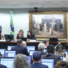 Foto de sessão da Comissão de Constituição e Justiça e de Cidadania (CCJ) da Câmara dos Deputados.
