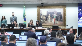 Foto de sessão da Comissão de Constituição e Justiça e de Cidadania (CCJ) da Câmara dos Deputados.