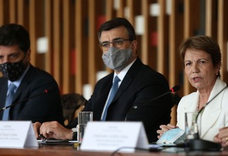 Foto dos ministros Joaquim Leite, Carlos França e Tereza Cristina em coletiva de imprensa. Foto dos ministros Joaquim Leite, Carlos França e Tereza Cristina em coletiva de imprensa.