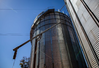 Foto de silo de armazenagem. Foto de silo de armazenagem.