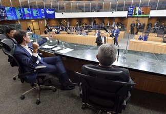 Deputados estaduais no Plenário da Assembleia Legislativa de Goiás, durante votação. Deputados estaduais no Plenário da Assembleia Legislativa de Goiás, durante votação.