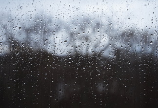 Foto de gotas de chuva em janela. Foto de gotas de chuva em janela.