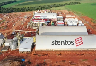 Foto de Indústria de processamento de sola e produção de biodiesel. No telhado de um dos pavilhões está a logo da 3Tentos. Foto de Indústria de processamento de sola e produção de biodiesel. No telhado de um dos pavilhões está a logo da 3Tentos.