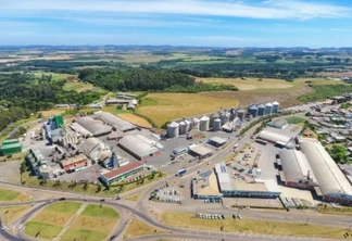 Foto aérea da sede da Copercampos com diversas intalações. Foto aérea da sede da Copercampos com diversas intalações.