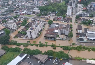 Foto do município de Bom Retiro-SC inundado. Foto do município de Bom Retiro-SC inundado.