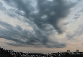 Imagem do céu com nuvens. Imagem do céu com nuvens.