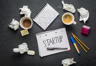 De Intraempreendedor a Empreendedor: A Jornada de Construir Com e Sem Rede de Segurança De Intraempreendedor a Empreendedor: A Jornada de Construir Com e Sem Rede de Segurança