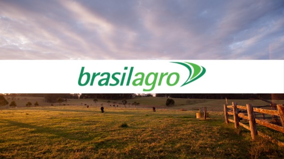 Campo com facha da Brasilagro Campo com facha da Brasilagro