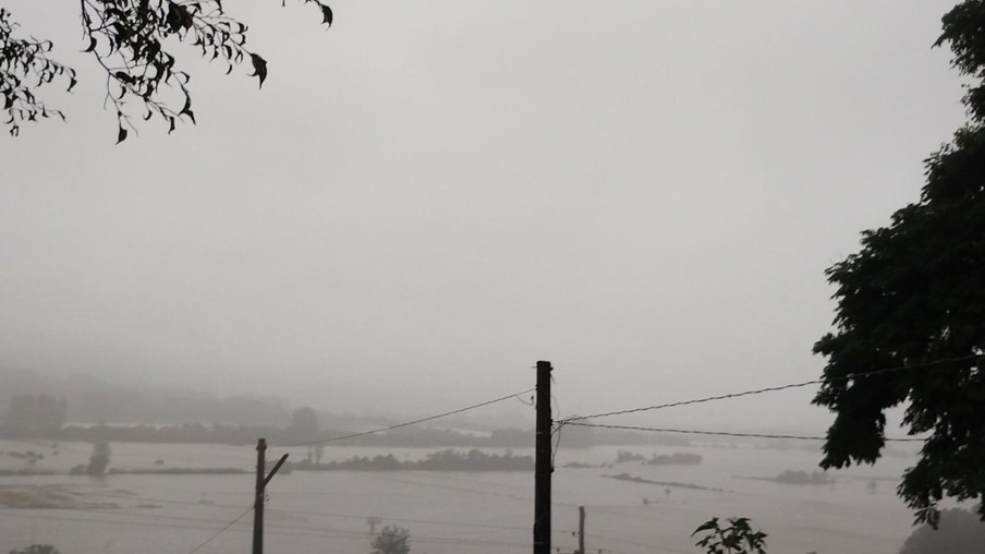 Foto de área alagada. Foto de área alagada.