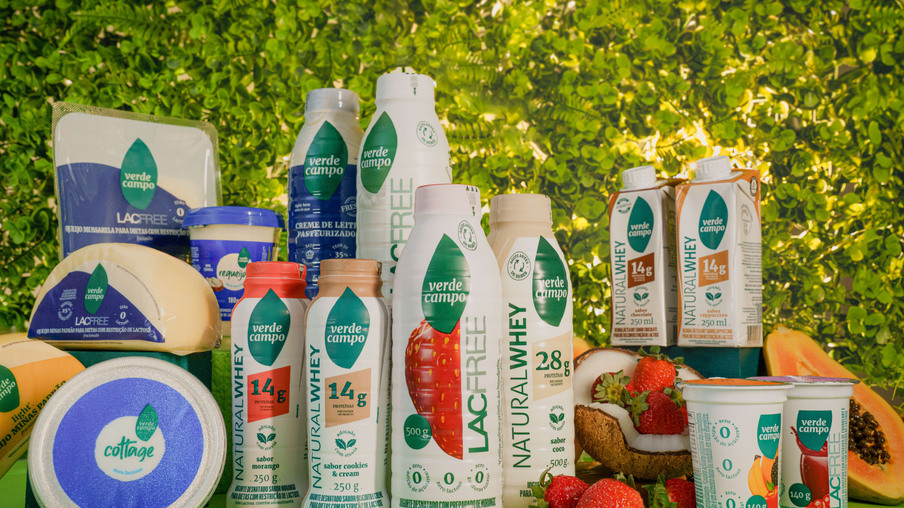 Foto de produtos lácteos, como iogurtes e queijos, da Verde Campo. Foto de produtos lácteos, como iogurtes e queijos, da Verde Campo.