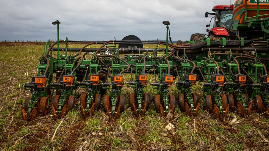 Foto de semeadura em lavoura de soja. Foto de semeadura em lavoura de soja.