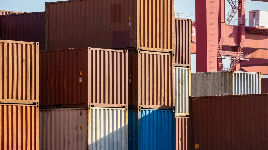 Foto de contêineres coloridos. Foto de contêineres coloridos.