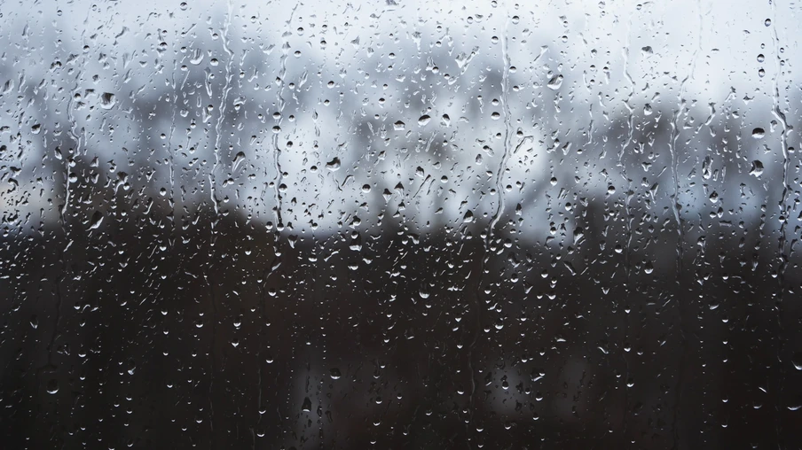 Foto de gotas de chuva em vidro. Foto de gotas de chuva em vidro.