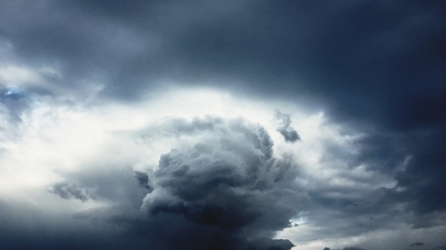 Foto de nuvens escuras no céu. Foto de nuvens escuras no céu.