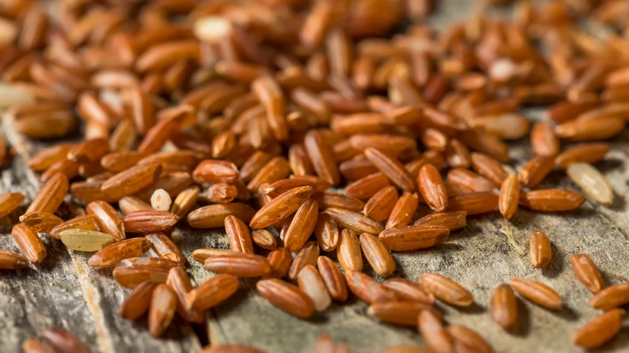 Foto de grãos de arroz vermelho. Foto de grãos de arroz vermelho.