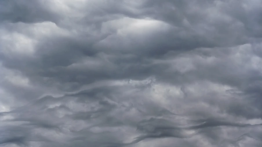 Foto de nuvens escuras no céu. Foto de nuvens escuras no céu.
