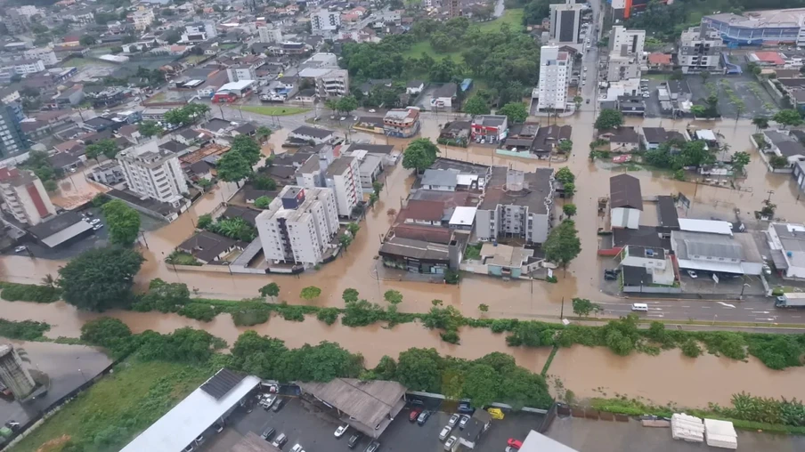 Foto do município de Bom Retiro-SC inundado. Foto do município de Bom Retiro-SC inundado.