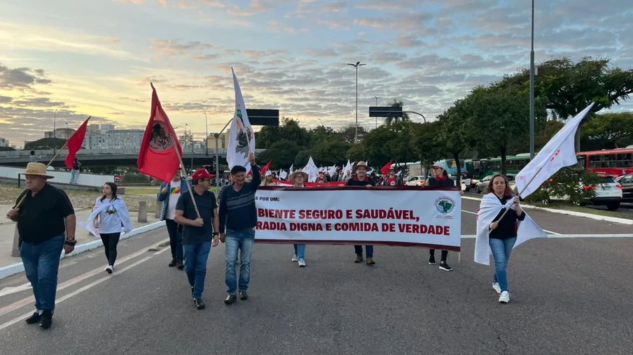 Produtores rurais fazem ato em Porto Alegre. Produtores rurais fazem ato em Porto Alegre.