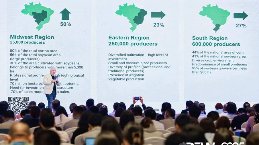 Shao Honghua deixou claro que a "Era da Inteligência de Dados" está redefinindo o comércio internacional. A China está usando IA e Big Data para identificar mercados, prever demanda, customizar ofertas e gerenciar riscos no comércio exterior | Foto: CEPX/Divulgação Shao Honghua deixou claro que a "Era da Inteligência de Dados" está redefinindo o comércio internacional. A China está usando IA e Big Data para identificar mercados, prever demanda, customizar ofertas e gerenciar riscos no comércio exterior | Foto: CEPX/Divulgação