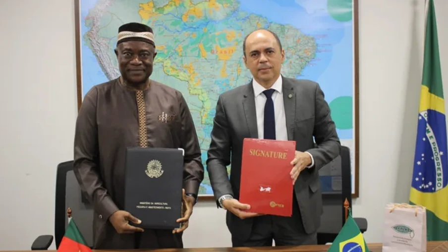 Brasil e Camarões assinam acordo bilateral para fomentar avanços e sustentabilidade na produção cacaueira Brasil e Camarões assinam acordo bilateral para fomentar avanços e sustentabilidade na produção cacaueira