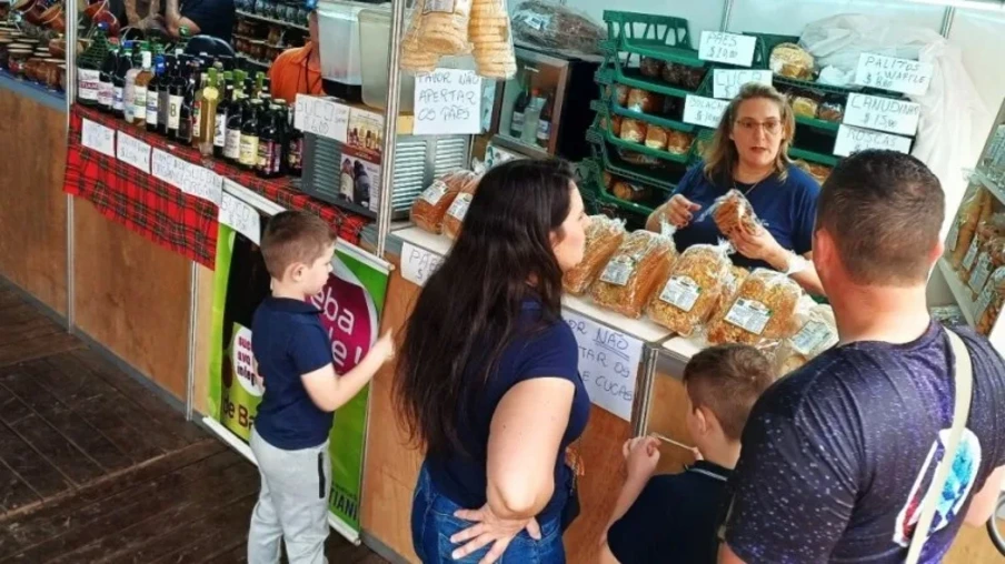 Feira da Agricultura Familiar leva sabor e tradição ao Acampamento Farroupilha. Feira da Agricultura Familiar leva sabor e tradição ao Acampamento Farroupilha.