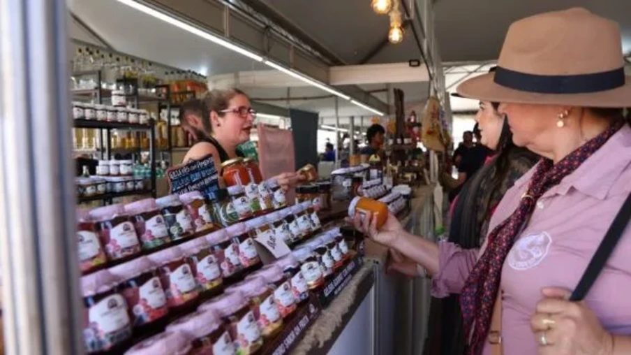 Feira da Agricultura Familiar Sabor Gaúcho cresce 51% e consolida espaço no Acampamento Farroupilha. Feira da Agricultura Familiar Sabor Gaúcho cresce 51% e consolida espaço no Acampamento Farroupilha.