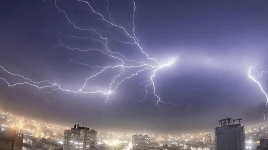 Novembro terá instabilidade frequente no Centro-Oeste e no Sudeste do Brasil com chuva acima da média e muitos dias de temporais com chuva forte e raios | Foto: Gabriel Zaparolli/Divulgação Novembro terá instabilidade frequente no Centro-Oeste e no Sudeste do Brasil com chuva acima da média e muitos dias de temporais com chuva forte e raios | Foto: Gabriel Zaparolli/Divulgação