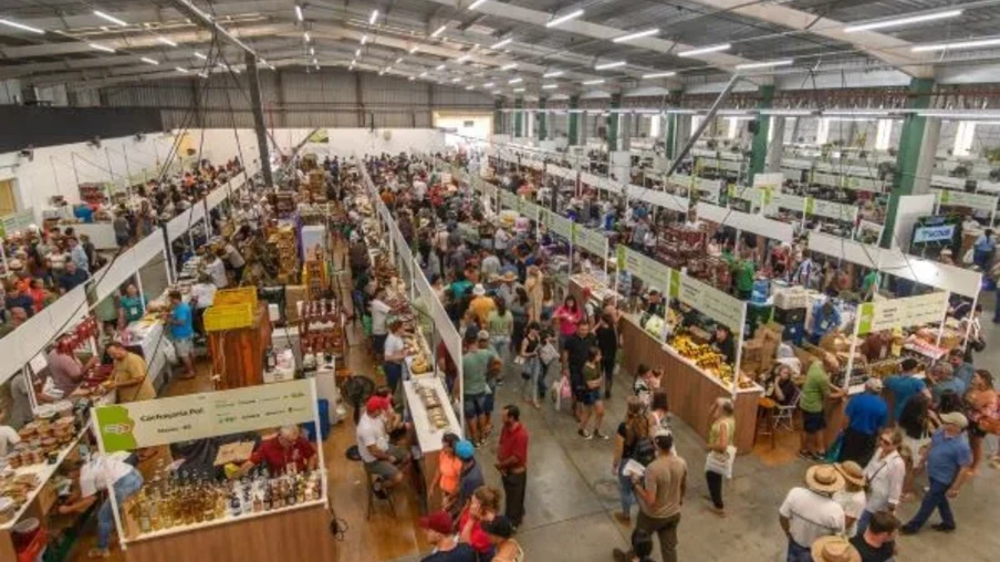 Além de empreendimentos familiares, podem participar expositores de flores e plantas ornamentais e de artesanato. As inscrições podem ser feitas nos sindicatos dos trabalhadores rurais e nos escritórios municipais da Emater/RS-Ascar | Foto: Cristiano Rosa/Afubra Além de empreendimentos familiares, podem participar expositores de flores e plantas ornamentais e de artesanato. As inscrições podem ser feitas nos sindicatos dos trabalhadores rurais e nos escritórios municipais da Emater/RS-Ascar | Foto: Cristiano Rosa/Afubra