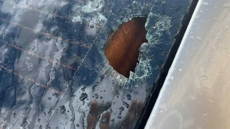 Granizo chegou a perfurar vidros de carro em Sarandi (RS) | Foto: Redes sociais/Divulgação Granizo chegou a perfurar vidros de carro em Sarandi (RS) | Foto: Redes sociais/Divulgação