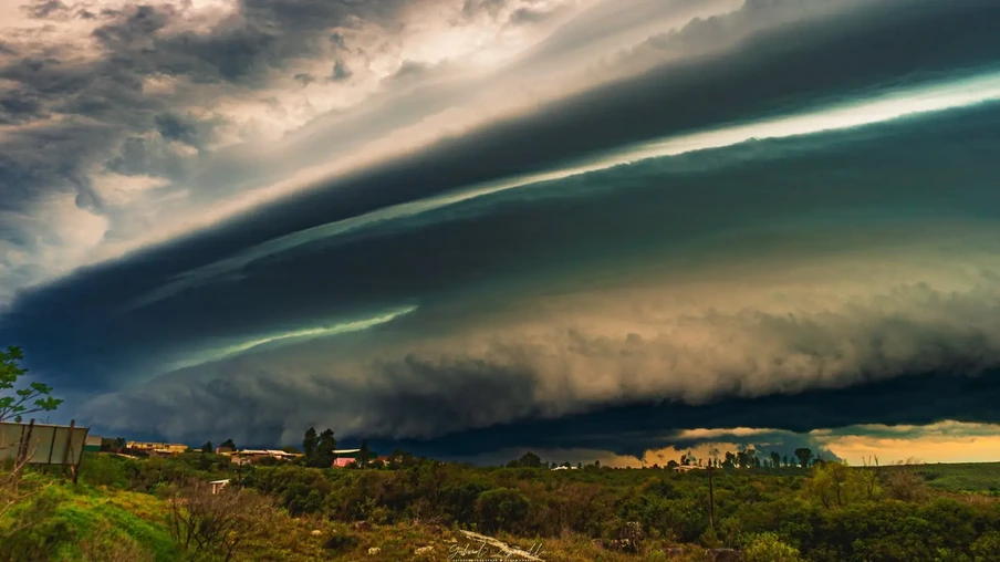 Frente fria vai avançar pelo Centro-Sul do Brasil entre o domingo e a segunda-feira com alto risco de tempo severo e principalmente de vendavais isolados, entretanto o cenário é distinto da onda de tempestades que afetou o Sul do país no último dia 7 | Foto: Gabriel Zaparolli/Divulgação Frente fria vai avançar pelo Centro-Sul do Brasil entre o domingo e a segunda-feira com alto risco de tempo severo e principalmente de vendavais isolados, entretanto o cenário é distinto da onda de tempestades que afetou o Sul do país no último dia 7 | Foto: Gabriel Zaparolli/Divulgação