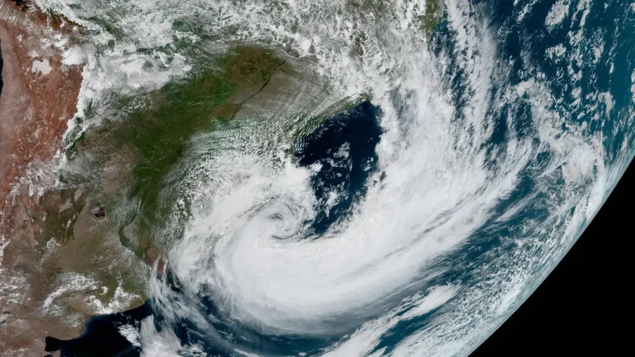 Municípios da região Sul do estado registraram transtornos em consequência do ciclone | Foto: NOAA/NASA/Divulgação Municípios da região Sul do estado registraram transtornos em consequência do ciclone | Foto: NOAA/NASA/Divulgação