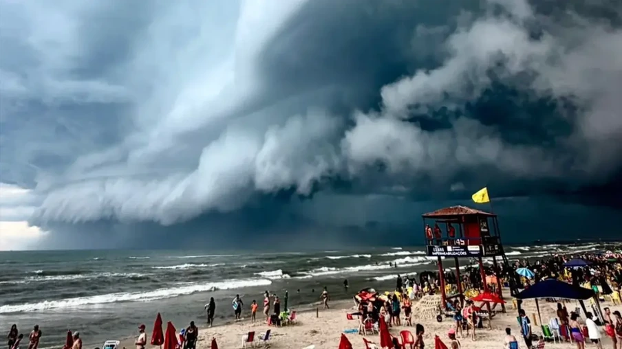 Temporais de verão serão frequentes nesta virada do ano no Sul do Brasil | Foto: Cris Mach/Divulgação Temporais de verão serão frequentes nesta virada do ano no Sul do Brasil | Foto: Cris Mach/Divulgação