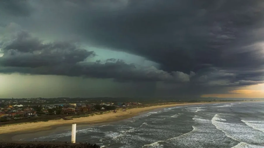 Litoral Norte terá ainda vários períodos de instabilidade e chuva até o final do ano | Foto: Gabriel Zaparolli Litoral Norte terá ainda vários períodos de instabilidade e chuva até o final do ano | Foto: Gabriel Zaparolli