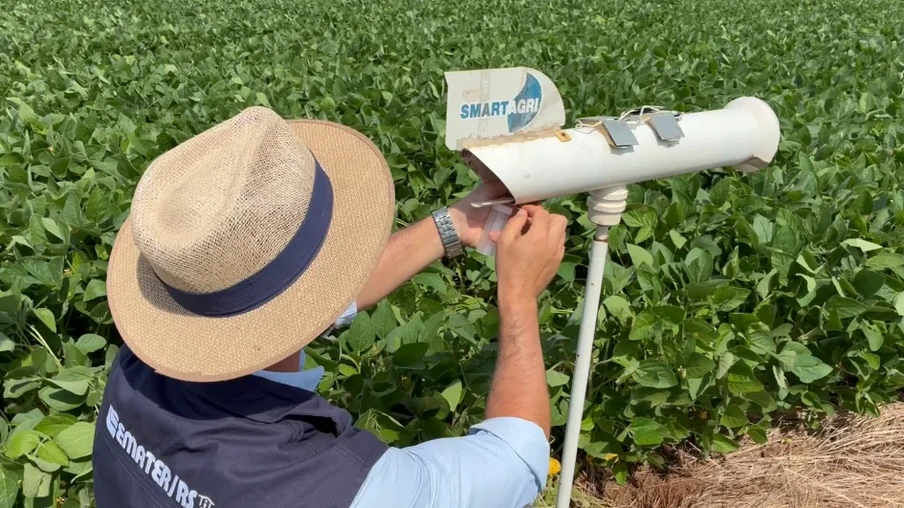 Coletores estão instalados em 94 municípios e monitoram semanalmente a presença de esporos da ferrugem | Foto: Tássia Becker Alexandre/ Emater/RS-Ascar Coletores estão instalados em 94 municípios e monitoram semanalmente a presença de esporos da ferrugem | Foto: Tássia Becker Alexandre/ Emater/RS-Ascar