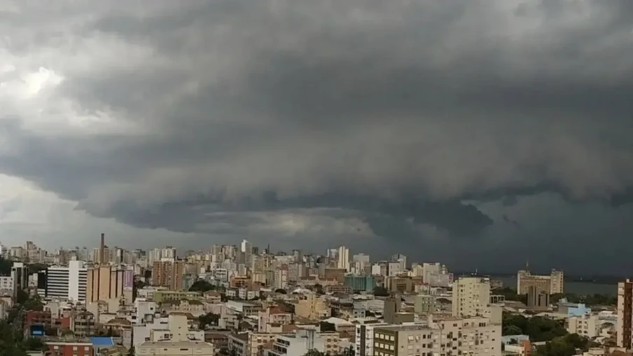 Porto Alegre está entre as áreas de risco de chuva e temporal no Rio Grande do Sul nesta quinta-feira | Foto: Tomas Adamski/ Divulgação Porto Alegre está entre as áreas de risco de chuva e temporal no Rio Grande do Sul nesta quinta-feira | Foto: Tomas Adamski/ Divulgação