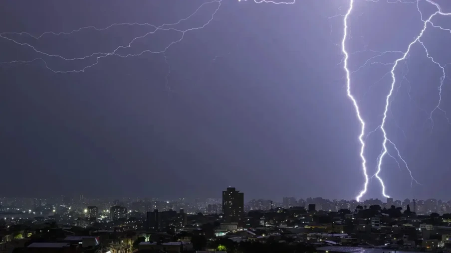 Temporais com chuva forte e raios atingem nesta quinta estados do Sudeste do Brasil e podem causar transtornos em algumas cidades | Foto: Metsul/Divulgação Temporais com chuva forte e raios atingem nesta quinta estados do Sudeste do Brasil e podem causar transtornos em algumas cidades | Foto: Metsul/Divulgação